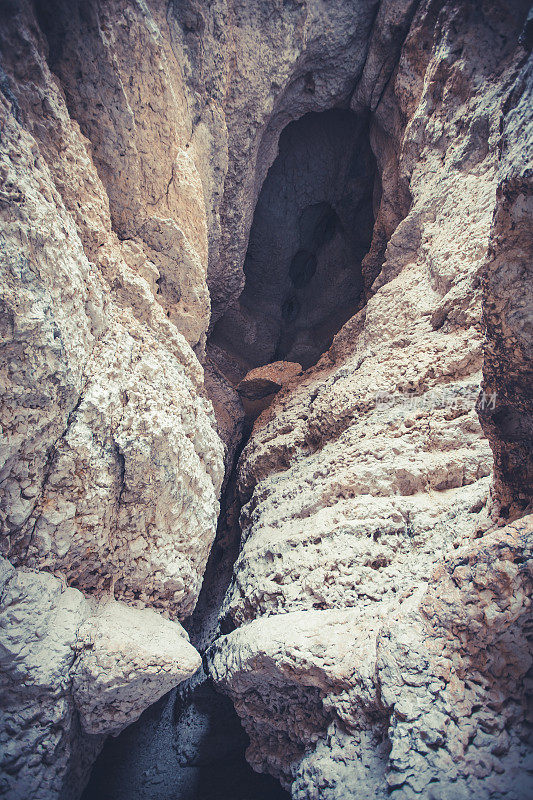 阿曼的Wadi al shab岩层